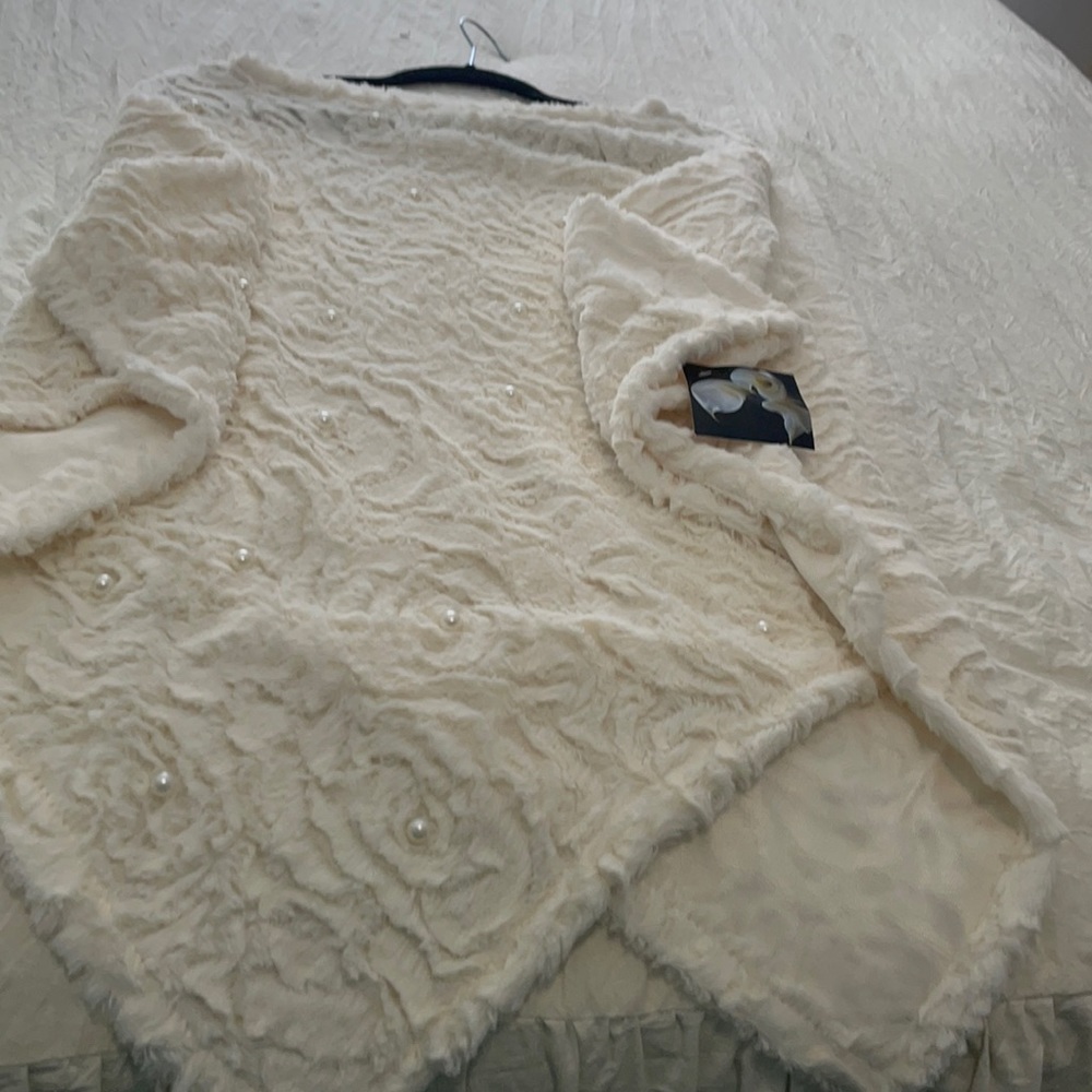Ladies poncho, dress up or down, brand new!